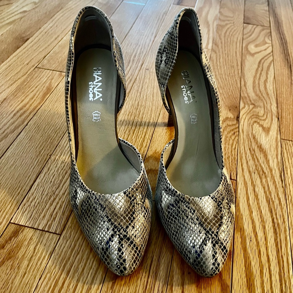 Women’s leather heels size 40 (fits like 39) Made in EU